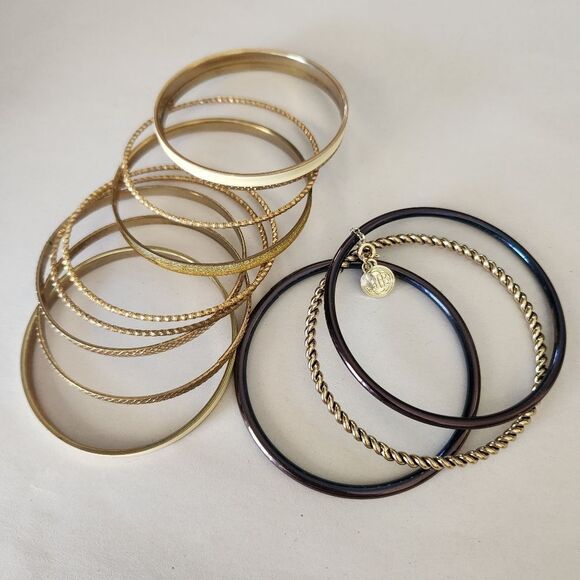 Fashion Jewelry Lot Of Bangle Braclets 12 Total, 9 Loose 3 Attached - Picture 1 of 8